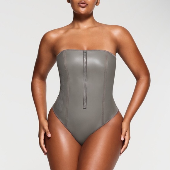 SKIMS Scuba One Piece Swimsuit NWOT Small gray rubberized - Picture 9 of 9